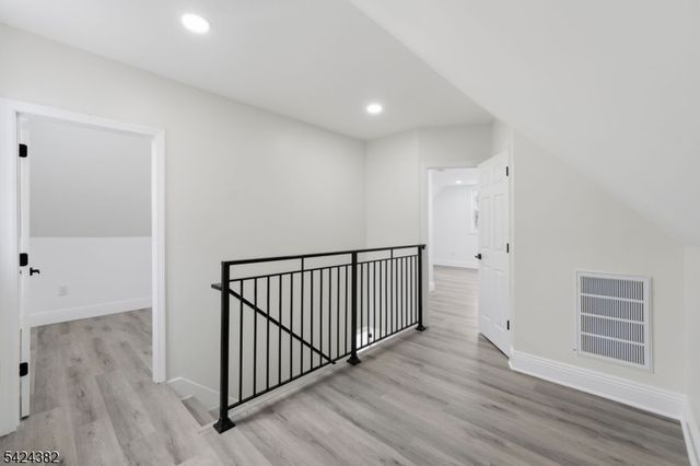 31 Saint Moritz Pl, Wayne Twp., NJ 07470