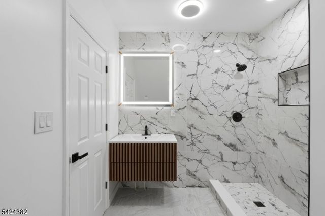 31 Saint Moritz Pl, Wayne Twp., NJ 07470