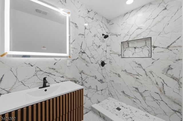 31 Saint Moritz Pl, Wayne Twp., NJ 07470