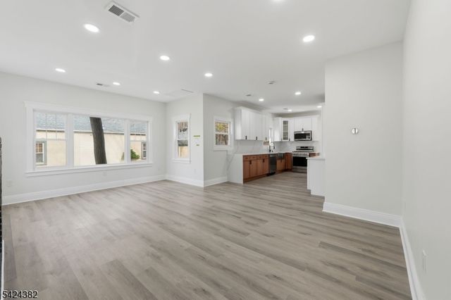 31 Saint Moritz Pl, Wayne Twp., NJ 07470