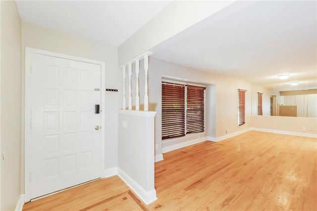 11059 Spring Valley Road, Kansas City, MO 64134