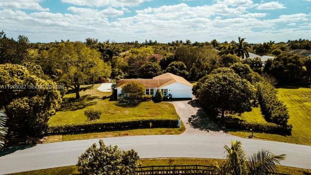 11030 SW 42nd Ct, Davie, FL 33328