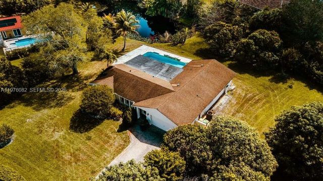 11030 SW 42nd Ct, Davie, FL 33328