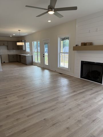 692 Eva Agnes Ave, Clarksville, TN 37042