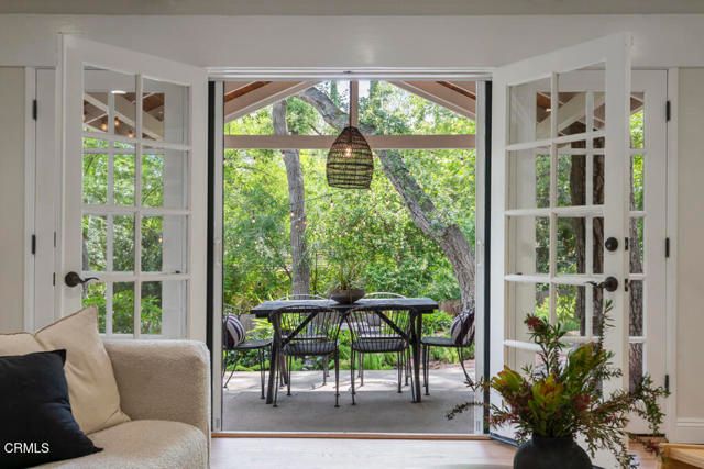 3818 Cedarbend Drive, Glendale, CA 91214