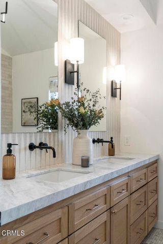 3818 Cedarbend Drive, Glendale, CA 91214