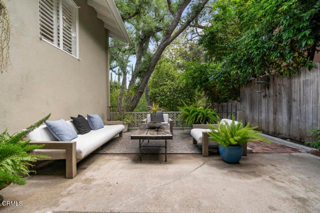 3818 Cedarbend Drive, Glendale, CA 91214