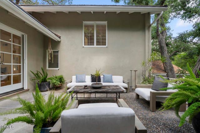 3818 Cedarbend Drive, Glendale, CA 91214