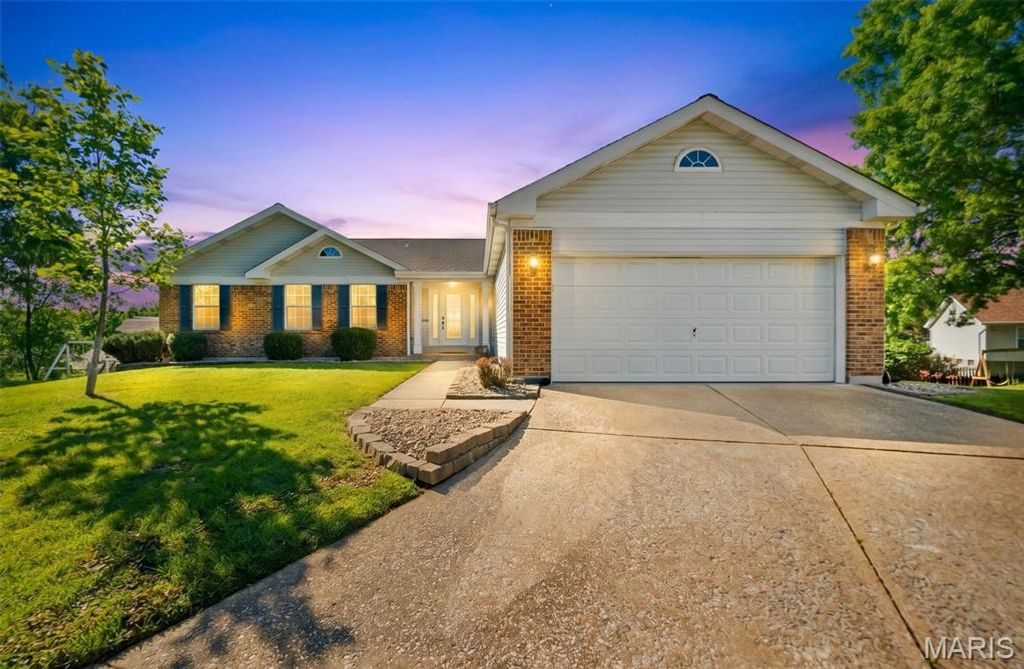 3 Riesling Court, St Charles, MO 63304