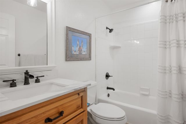 8 Deer Ridge RD, Wimberley, TX 78676