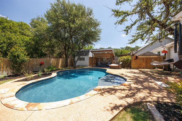 8 Deer Ridge RD, Wimberley, TX 78676