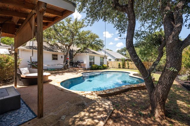 8 Deer Ridge RD, Wimberley, TX 78676