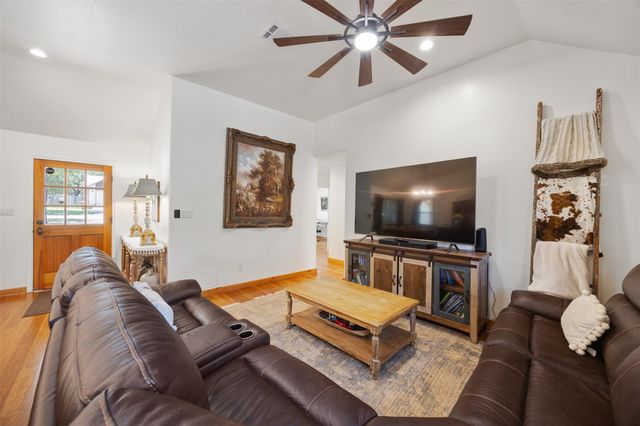 8 Deer Ridge RD, Wimberley, TX 78676