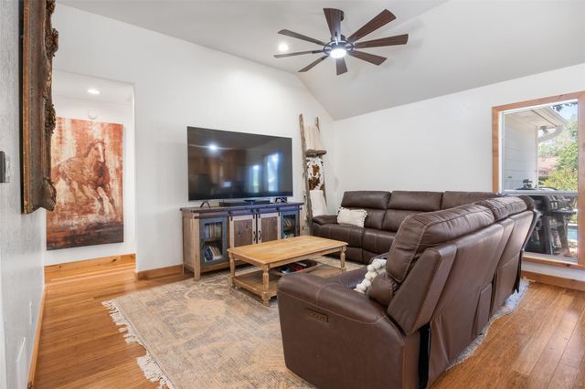 8 Deer Ridge RD, Wimberley, TX 78676