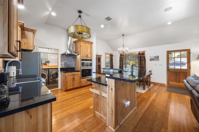8 Deer Ridge RD, Wimberley, TX 78676