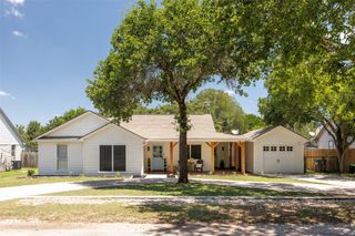 8 Deer Ridge RD, Wimberley, TX 78676