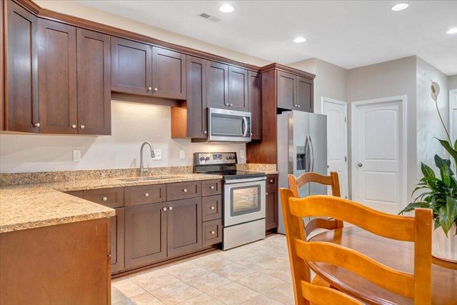 17 Cardinal LN, Daleville, VA 24083