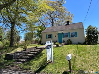 33 Howard Court, Milford, CT 06460