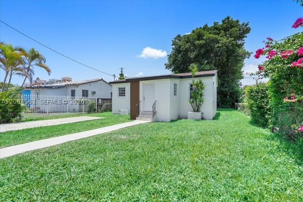 1530 NW 55th St, Miami, FL 33142