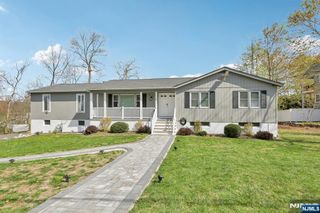 24 Yacht Club Drive, Jefferson Township, NJ 07849