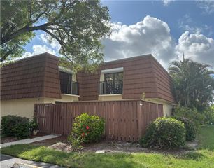 5245 Cedarbend DR # 4, Fort Myers, FL 33919