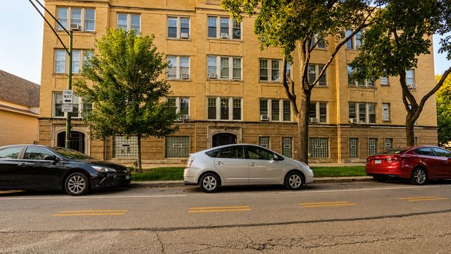 2208 W Winnemac Avenue APT2, Chicago, IL 60625