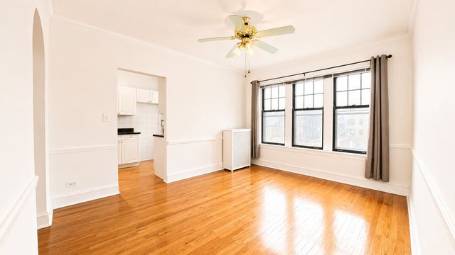 2208 W Winnemac Avenue APT2, Chicago, IL 60625
