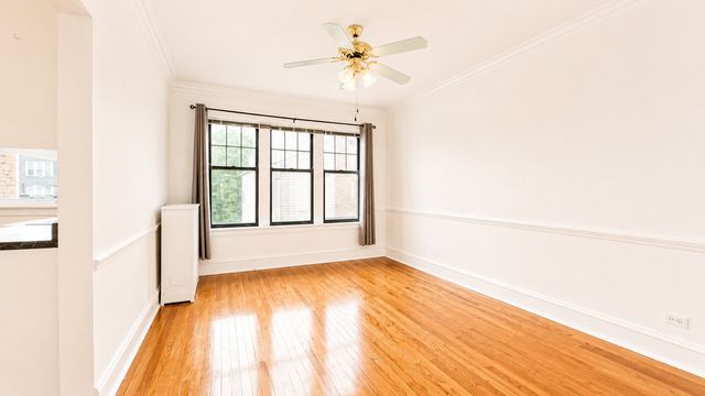 2208 W Winnemac Avenue APT2, Chicago, IL 60625