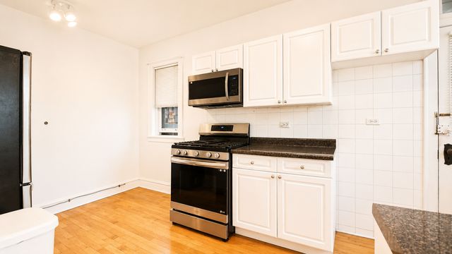 2208 W Winnemac Avenue APT2, Chicago, IL 60625