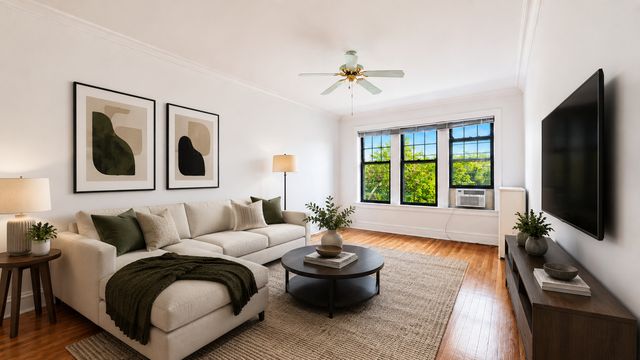 2208 W Winnemac Avenue APT2, Chicago, IL 60625