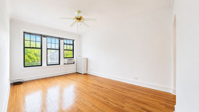 2208 W Winnemac Avenue APT2, Chicago, IL 60625