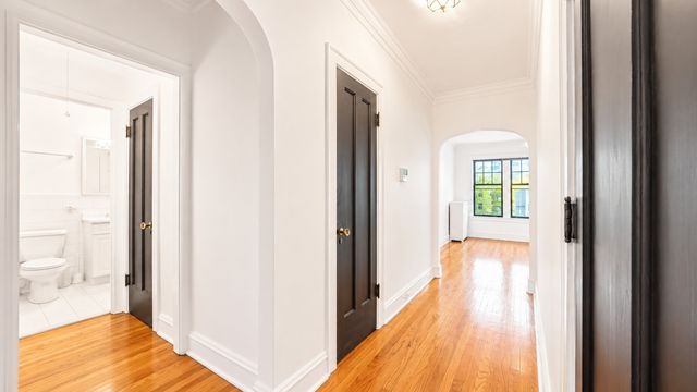 2208 W Winnemac Avenue APT2, Chicago, IL 60625