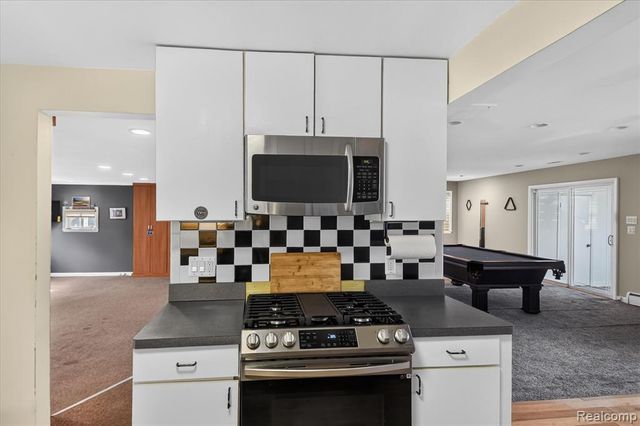 962 Sylvanwood Drive, Troy, MI 48085
