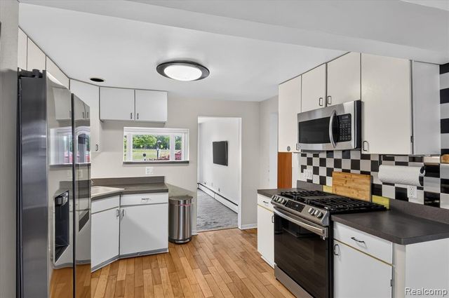 962 Sylvanwood Drive, Troy, MI 48085