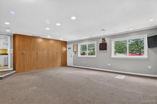 962 Sylvanwood Drive, Troy, MI 48085