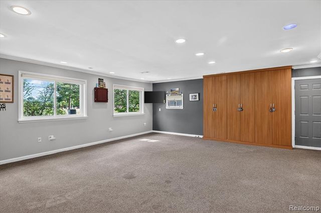 962 Sylvanwood Drive, Troy, MI 48085