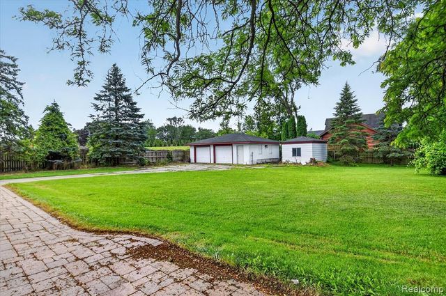 962 Sylvanwood Drive, Troy, MI 48085