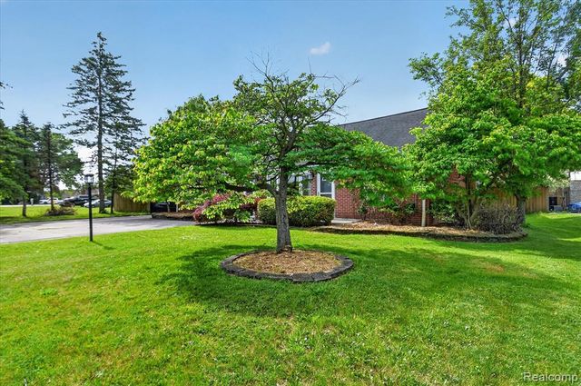962 Sylvanwood Drive, Troy, MI 48085