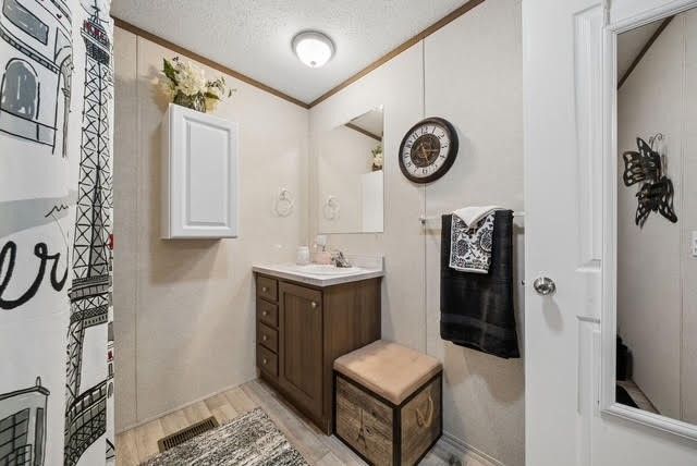 20 Parkvue Dr, Finleyville, PA 15332