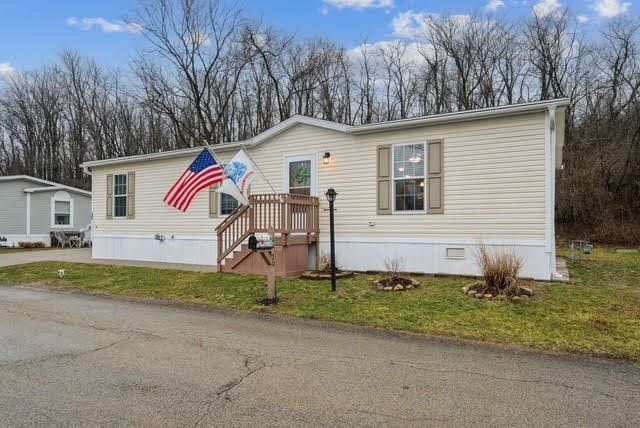 20 Parkvue Dr, Finleyville, PA 15332