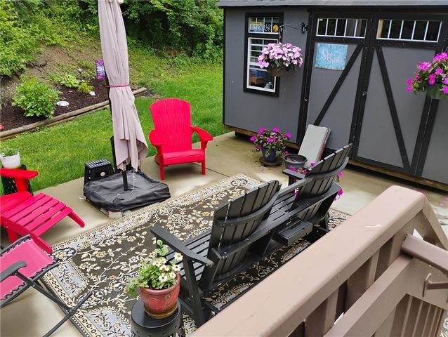 20 Parkvue Dr, Finleyville, PA 15332