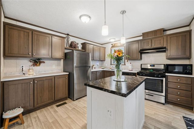 20 Parkvue Dr, Finleyville, PA 15332