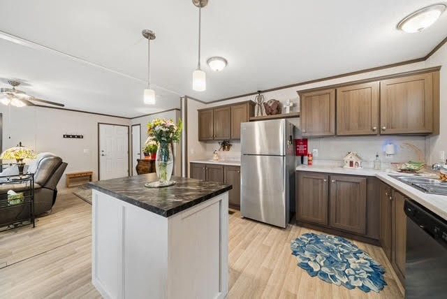 20 Parkvue Dr, Finleyville, PA 15332