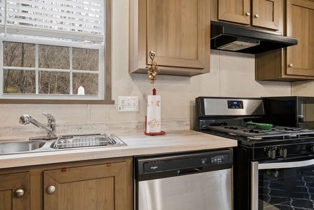 20 Parkvue Dr, Finleyville, PA 15332