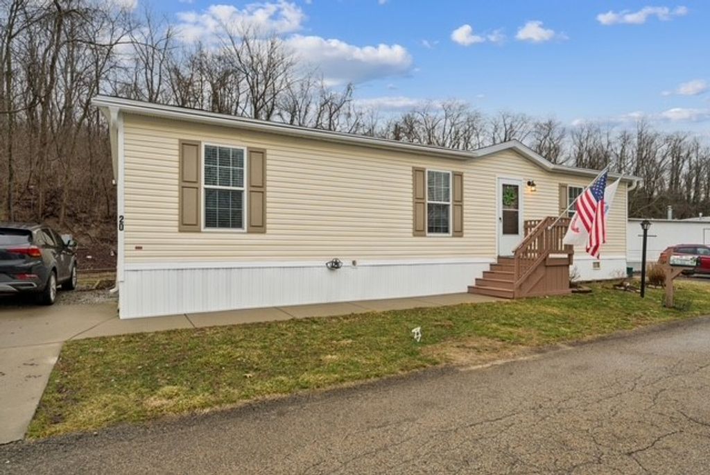 20 Parkvue Dr, Finleyville, PA 15332