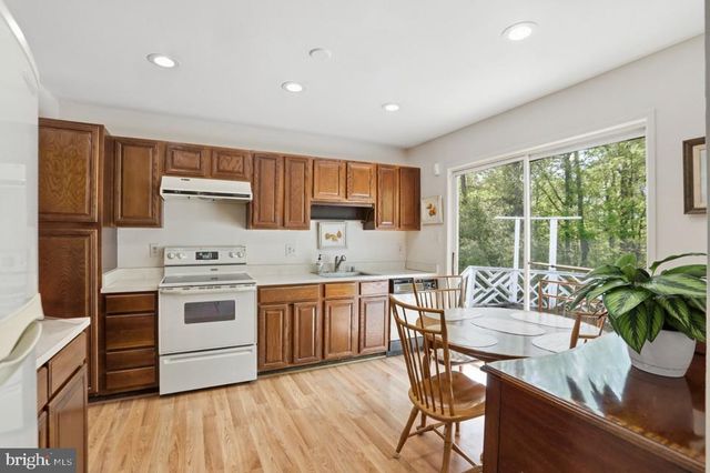 10913 ADARE DR, Fairfax, VA 22032