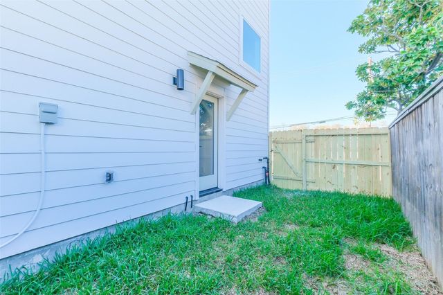 8323 Brecha Ln Lane, Houston, TX 77055