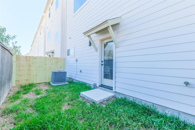 8323 Brecha Ln Lane, Houston, TX 77055
