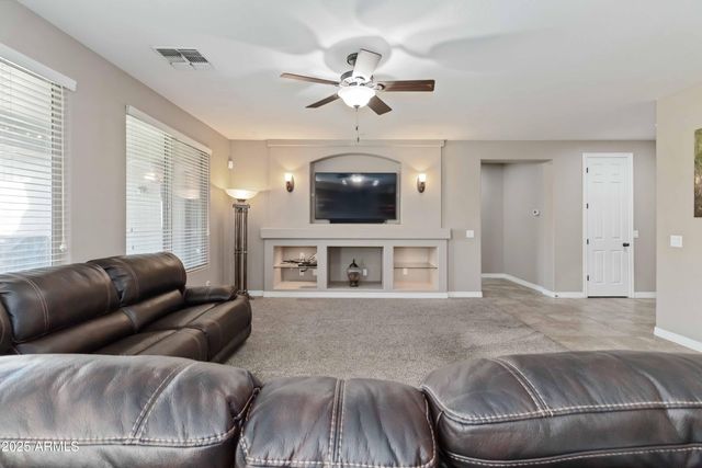 2574 E DONATO Drive, Gilbert, AZ 85298