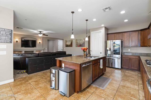 2574 E DONATO Drive, Gilbert, AZ 85298